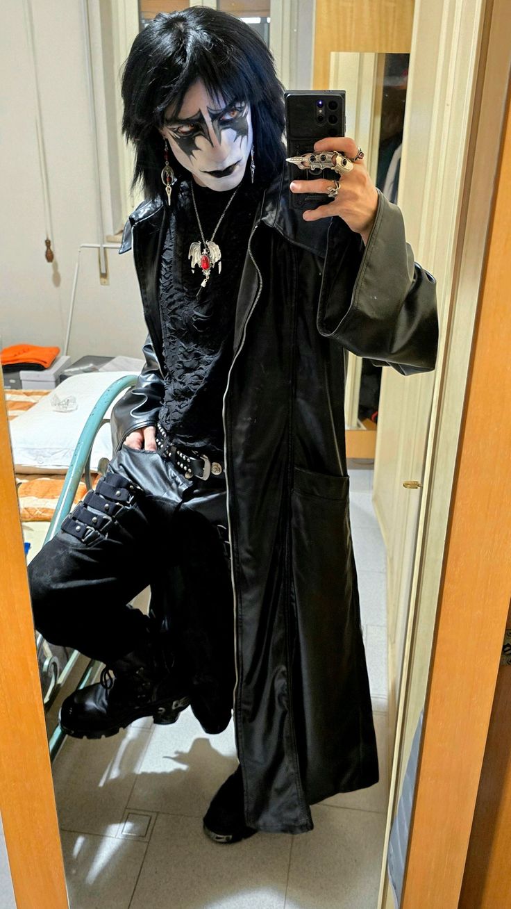 files/Vampire_Goth_Make-up.jpg